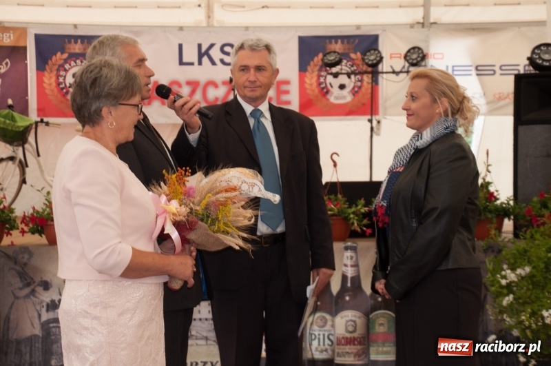 Zdjęcie w galerii na portalu naszraciborz.pl: Marcin Daniec gwiazdą dożynek i dziesięciolecia LKS w Raszczycach wiadomości z regionu