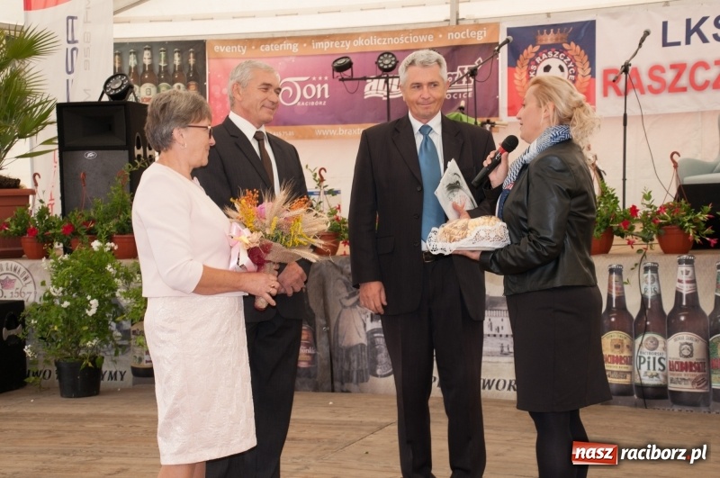 Zdjęcie w galerii na portalu naszraciborz.pl: Marcin Daniec gwiazdą dożynek i dziesięciolecia LKS w Raszczycach wiadomości z regionu