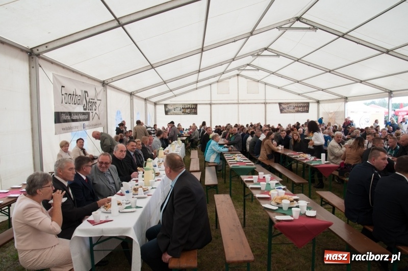 Zdjęcie w galerii na portalu naszraciborz.pl: Marcin Daniec gwiazdą dożynek i dziesięciolecia LKS w Raszczycach wiadomości z regionu