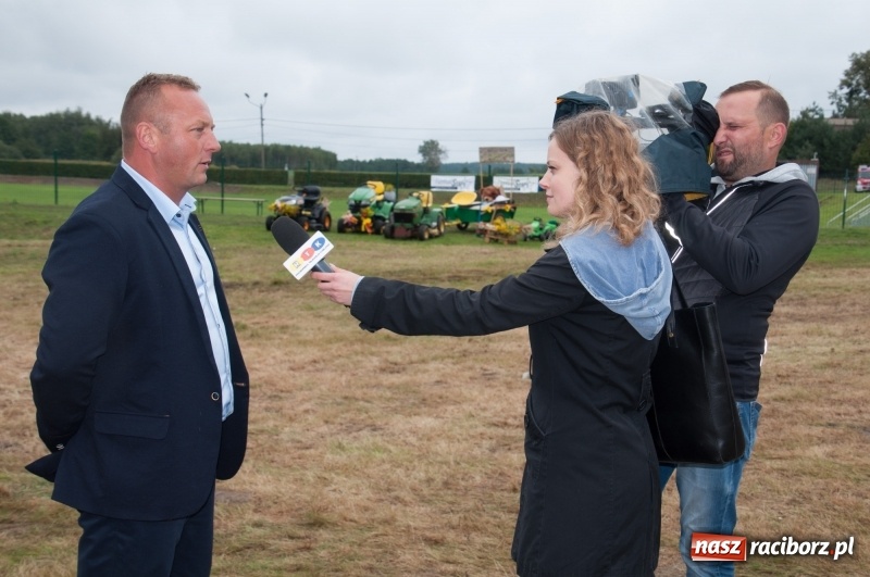 Zdjęcie w galerii na portalu naszraciborz.pl: Marcin Daniec gwiazdą dożynek i dziesięciolecia LKS w Raszczycach wiadomości z regionu