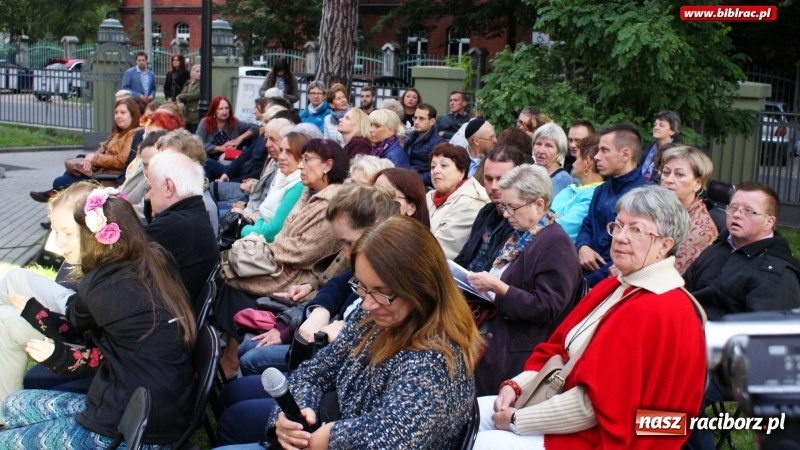 Zdjęcie w galerii na portalu naszraciborz.pl: Spektakl Wesele Teatru Wodzisławskiej Ulicy w ramach Narodowego Czytania wiadomości z regionu