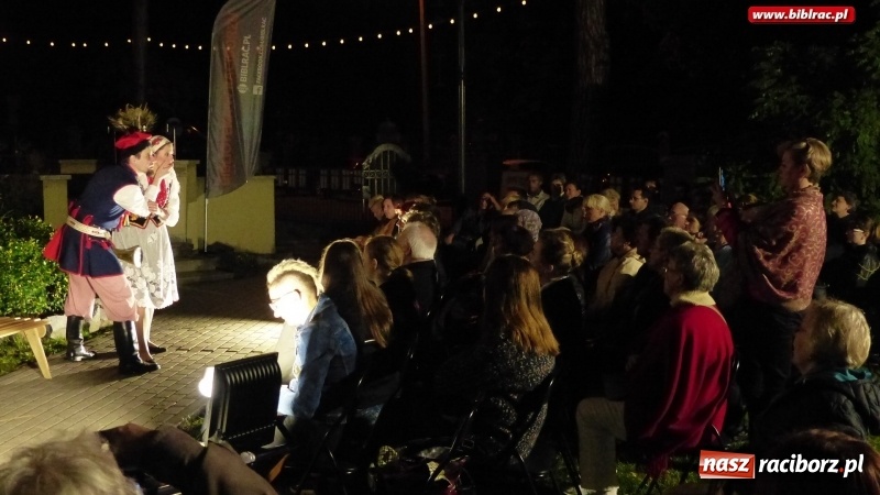 Zdjęcie w galerii na portalu naszraciborz.pl: Spektakl Wesele Teatru Wodzisławskiej Ulicy w ramach Narodowego Czytania wiadomości z regionu