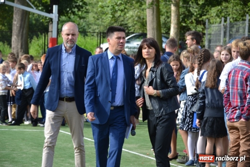 Zdjęcie w galerii na portalu naszraciborz.pl: Sekretarz strzelił gola, czyli boisko otwarte! wiadomości z regionu