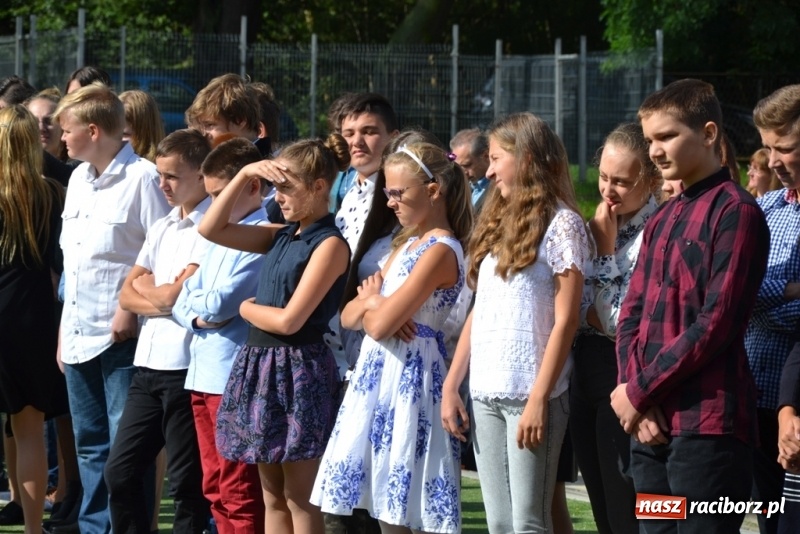 Zdjęcie w galerii na portalu naszraciborz.pl: Sekretarz strzelił gola, czyli boisko otwarte! wiadomości z regionu