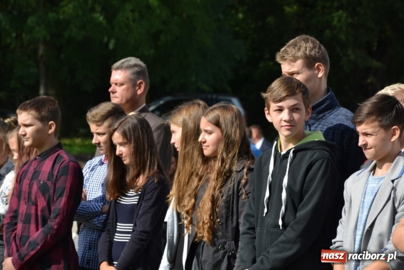 Zdjęcie w galerii na portalu naszraciborz.pl: Sekretarz strzelił gola, czyli boisko otwarte! wiadomości z regionu