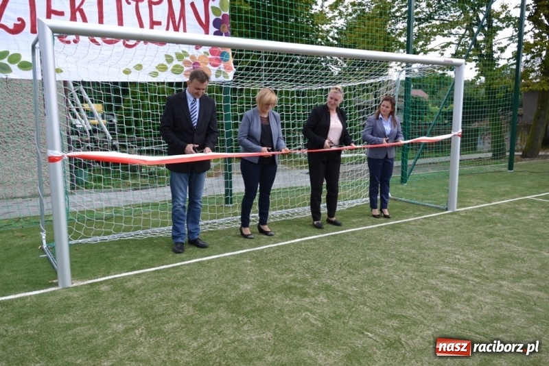Zdjęcie w galerii na portalu naszraciborz.pl: Sekretarz strzelił gola, czyli boisko otwarte! wiadomości z regionu