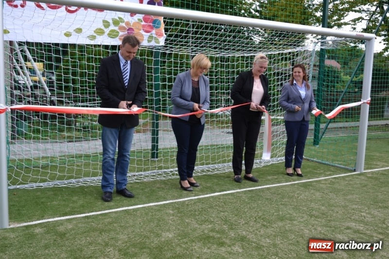 Zdjęcie w galerii na portalu naszraciborz.pl: Sekretarz strzelił gola, czyli boisko otwarte! wiadomości z regionu