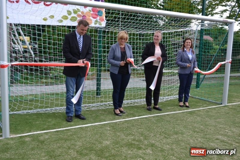 Zdjęcie w galerii na portalu naszraciborz.pl: Sekretarz strzelił gola, czyli boisko otwarte! wiadomości z regionu