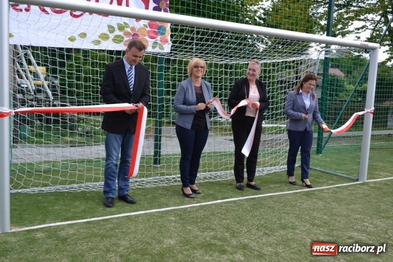 Zdjęcie w galerii na portalu naszraciborz.pl: Sekretarz strzelił gola, czyli boisko otwarte! wiadomości z regionu