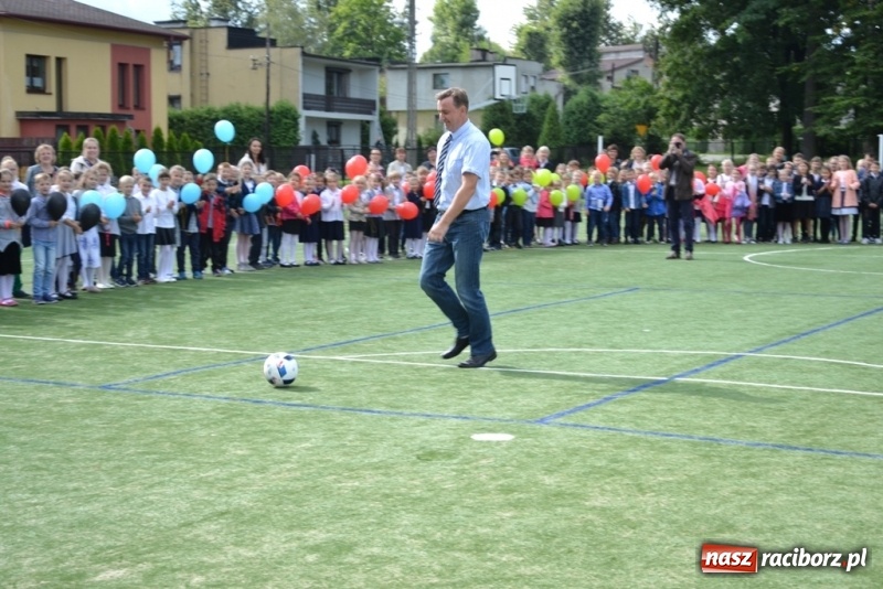Zdjęcie w galerii na portalu naszraciborz.pl: Sekretarz strzelił gola, czyli boisko otwarte! wiadomości z regionu