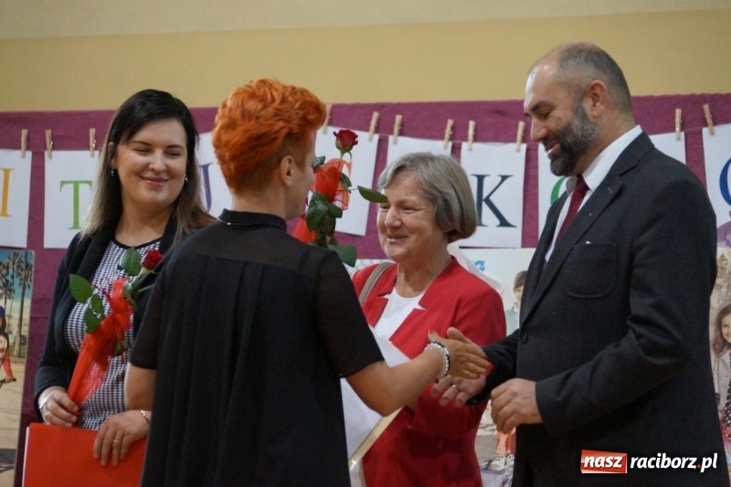 Zdjęcie w galerii na portalu naszraciborz.pl: Po nowemu i staremu, czyli rozpoczęcie roku szkolnego w Nędzy  wiadomości z regionu