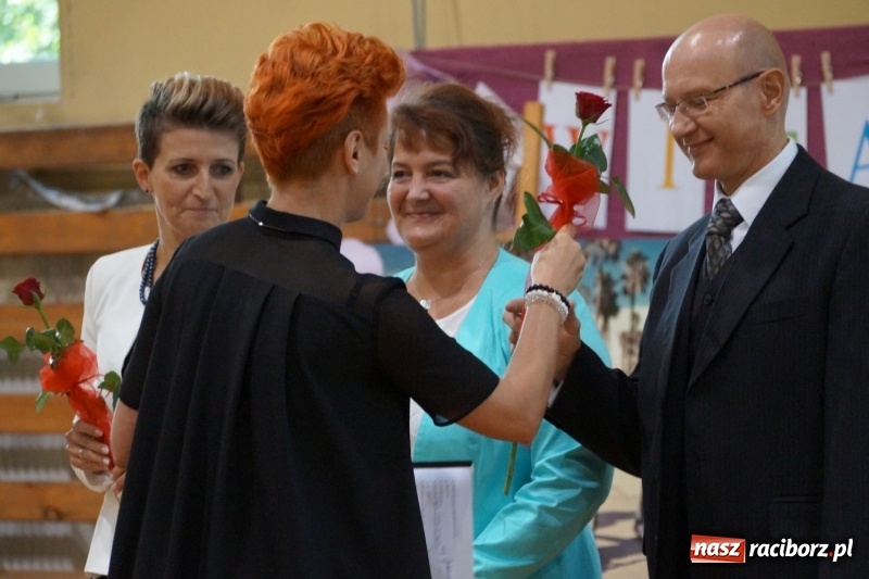 Zdjęcie w galerii na portalu naszraciborz.pl: Po nowemu i staremu, czyli rozpoczęcie roku szkolnego w Nędzy  wiadomości z regionu