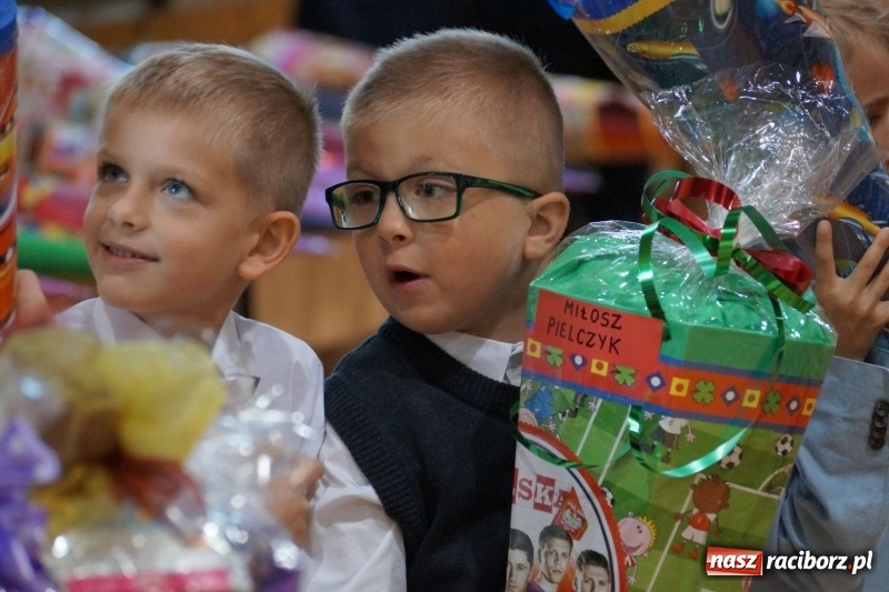 Zdjęcie w galerii na portalu naszraciborz.pl: Po nowemu i staremu, czyli rozpoczęcie roku szkolnego w Nędzy  wiadomości z regionu