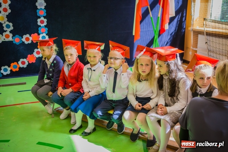 Zdjęcie w galerii na portalu naszraciborz.pl: SP 13 powitała pierwszoklasistów. Miejska inauguracja roku szkolnego 2017/2018 wiadomości z regionu