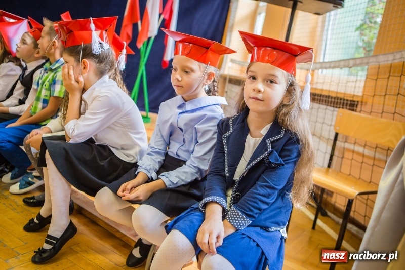 Zdjęcie w galerii na portalu naszraciborz.pl: SP 13 powitała pierwszoklasistów. Miejska inauguracja roku szkolnego 2017/2018 wiadomości z regionu