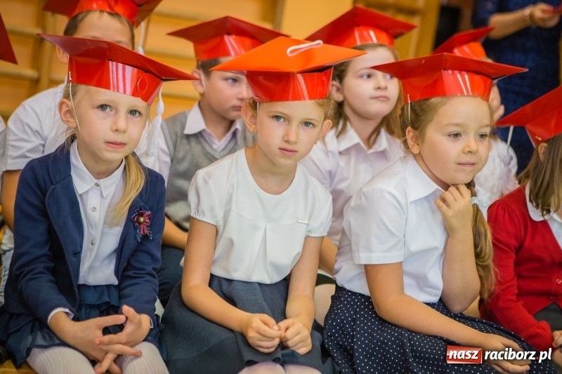 Zdjęcie w galerii na portalu naszraciborz.pl: SP 13 powitała pierwszoklasistów. Miejska inauguracja roku szkolnego 2017/2018 wiadomości z regionu