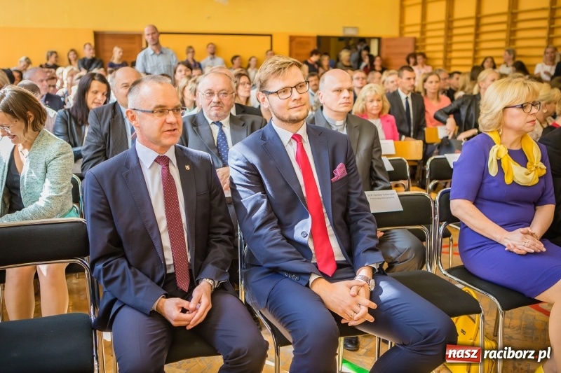 Zdjęcie w galerii na portalu naszraciborz.pl: SP 13 powitała pierwszoklasistów. Miejska inauguracja roku szkolnego 2017/2018 wiadomości z regionu