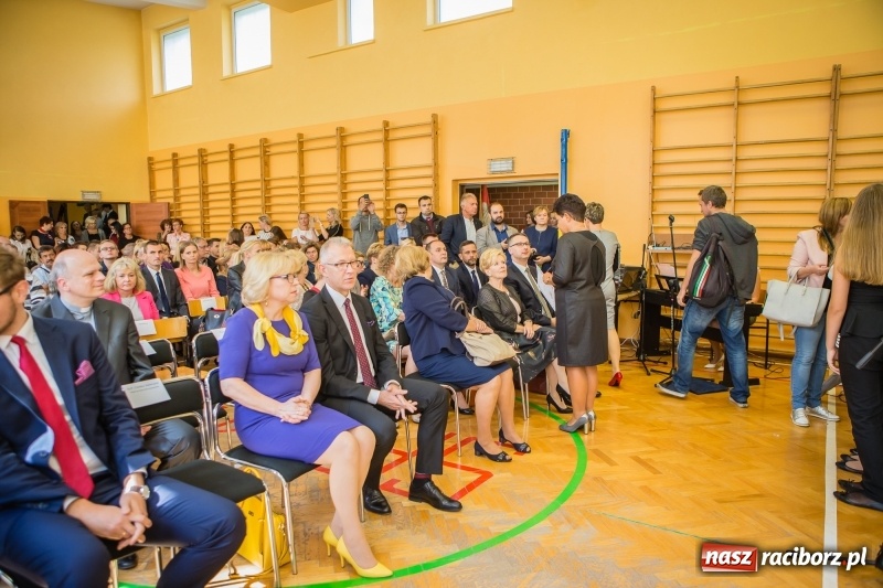 Zdjęcie w galerii na portalu naszraciborz.pl: SP 13 powitała pierwszoklasistów. Miejska inauguracja roku szkolnego 2017/2018 wiadomości z regionu