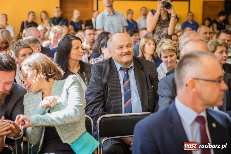 Zdjęcie w galerii na portalu naszraciborz.pl: SP 13 powitała pierwszoklasistów. Miejska inauguracja roku szkolnego 2017/2018 wiadomości z regionu