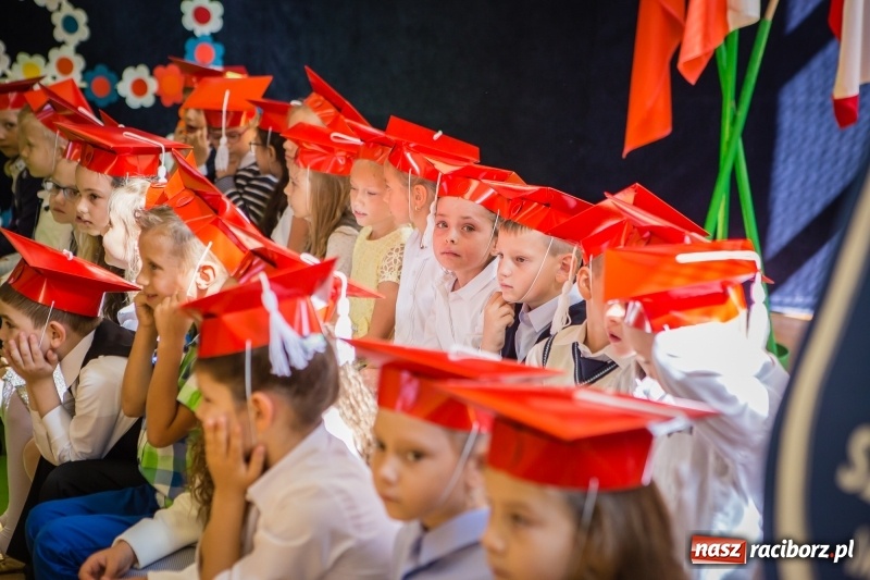 Zdjęcie w galerii na portalu naszraciborz.pl: SP 13 powitała pierwszoklasistów. Miejska inauguracja roku szkolnego 2017/2018 wiadomości z regionu