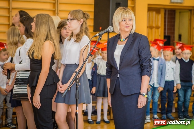 Zdjęcie w galerii na portalu naszraciborz.pl: SP 13 powitała pierwszoklasistów. Miejska inauguracja roku szkolnego 2017/2018 wiadomości z regionu