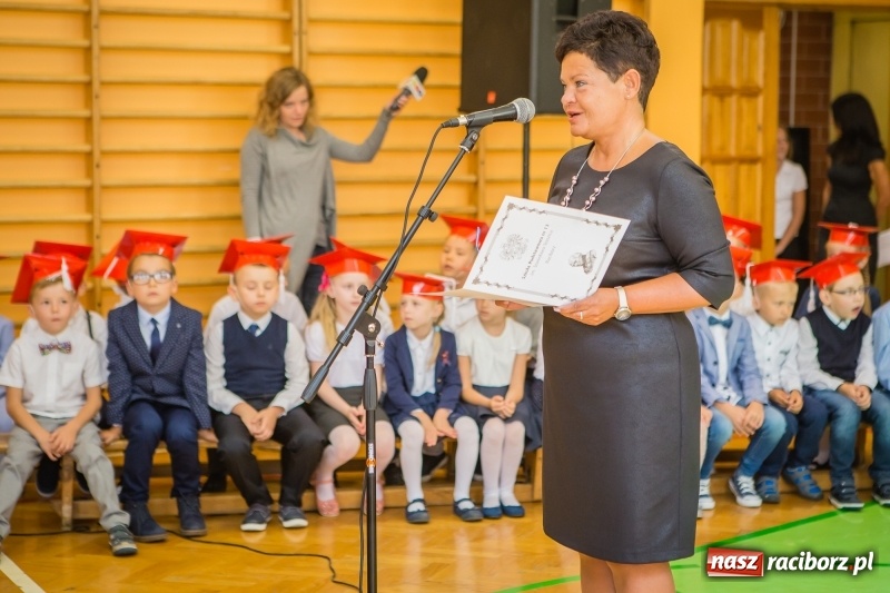 Zdjęcie w galerii na portalu naszraciborz.pl: SP 13 powitała pierwszoklasistów. Miejska inauguracja roku szkolnego 2017/2018 wiadomości z regionu