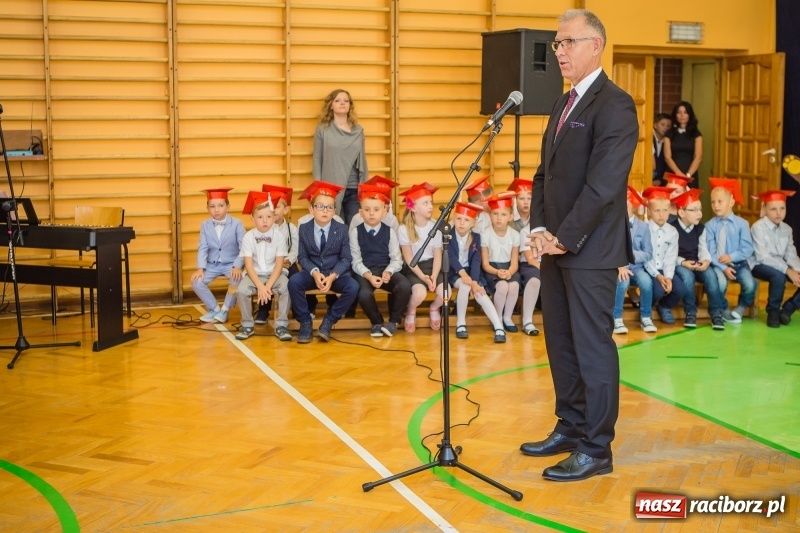 Zdjęcie w galerii na portalu naszraciborz.pl: SP 13 powitała pierwszoklasistów. Miejska inauguracja roku szkolnego 2017/2018 wiadomości z regionu