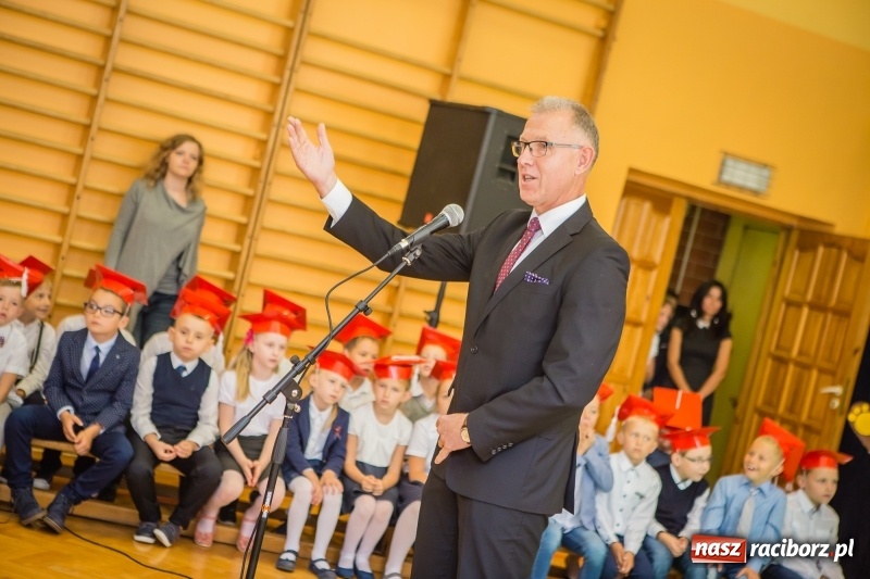 Zdjęcie w galerii na portalu naszraciborz.pl: SP 13 powitała pierwszoklasistów. Miejska inauguracja roku szkolnego 2017/2018 wiadomości z regionu