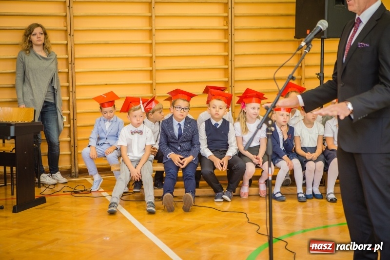 Zdjęcie w galerii na portalu naszraciborz.pl: SP 13 powitała pierwszoklasistów. Miejska inauguracja roku szkolnego 2017/2018 wiadomości z regionu