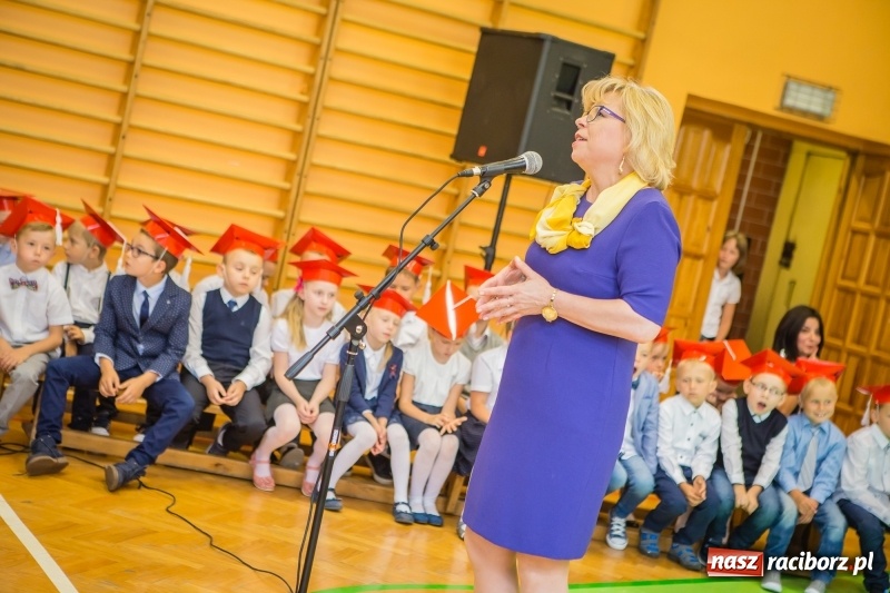 Zdjęcie w galerii na portalu naszraciborz.pl: SP 13 powitała pierwszoklasistów. Miejska inauguracja roku szkolnego 2017/2018 wiadomości z regionu