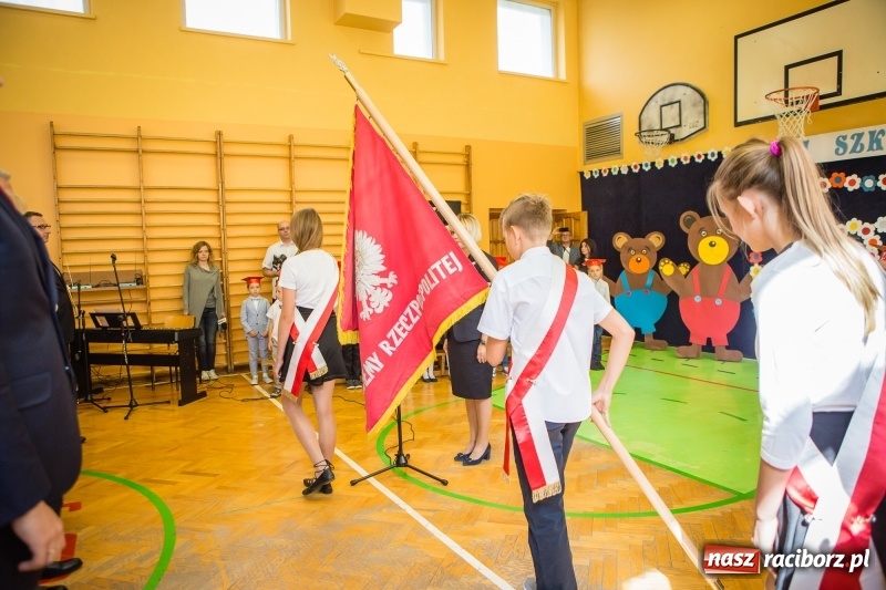 Zdjęcie w galerii na portalu naszraciborz.pl: SP 13 powitała pierwszoklasistów. Miejska inauguracja roku szkolnego 2017/2018 wiadomości z regionu