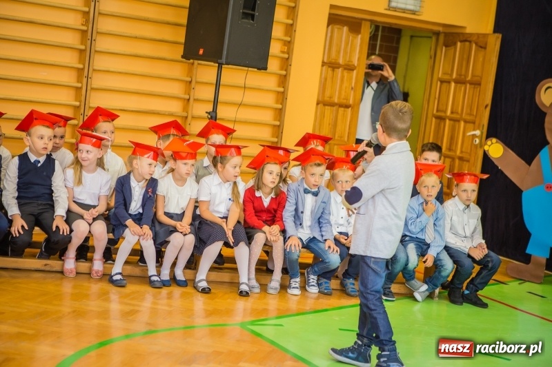 Zdjęcie w galerii na portalu naszraciborz.pl: SP 13 powitała pierwszoklasistów. Miejska inauguracja roku szkolnego 2017/2018 wiadomości z regionu
