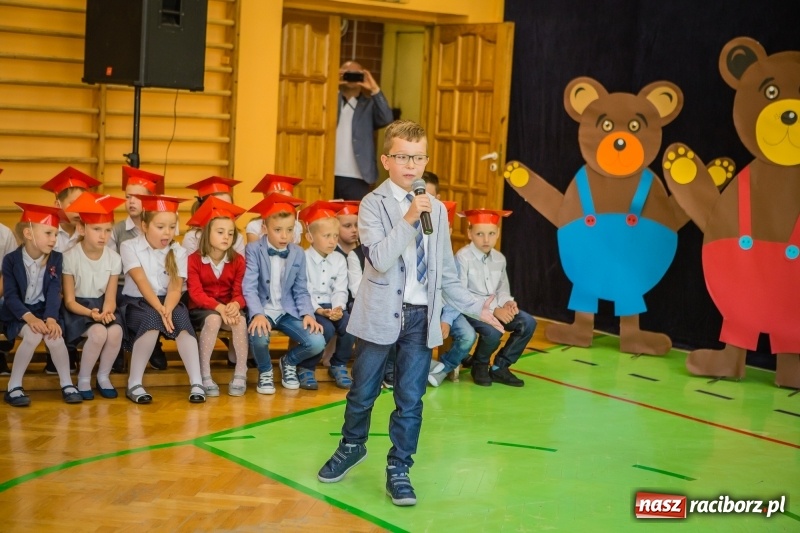 Zdjęcie w galerii na portalu naszraciborz.pl: SP 13 powitała pierwszoklasistów. Miejska inauguracja roku szkolnego 2017/2018 wiadomości z regionu