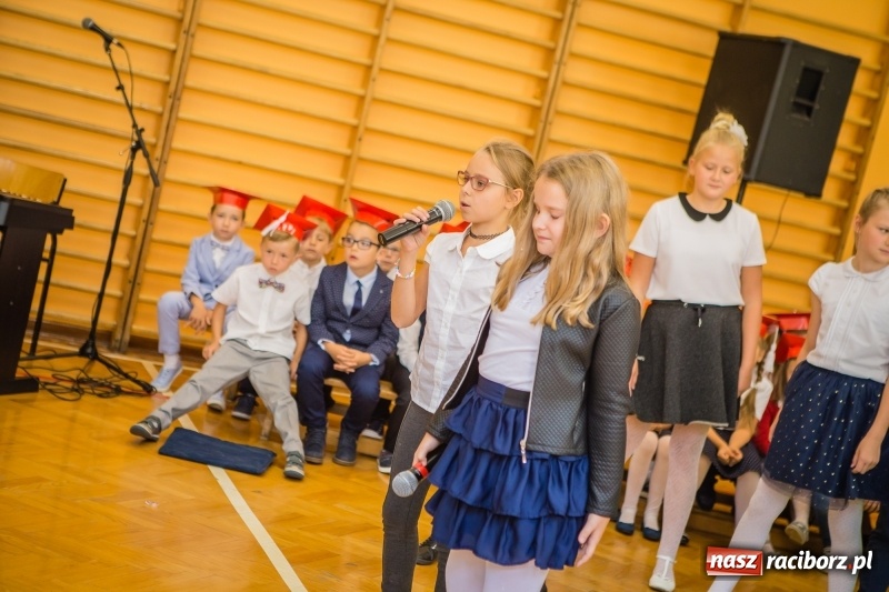 Zdjęcie w galerii na portalu naszraciborz.pl: SP 13 powitała pierwszoklasistów. Miejska inauguracja roku szkolnego 2017/2018 wiadomości z regionu