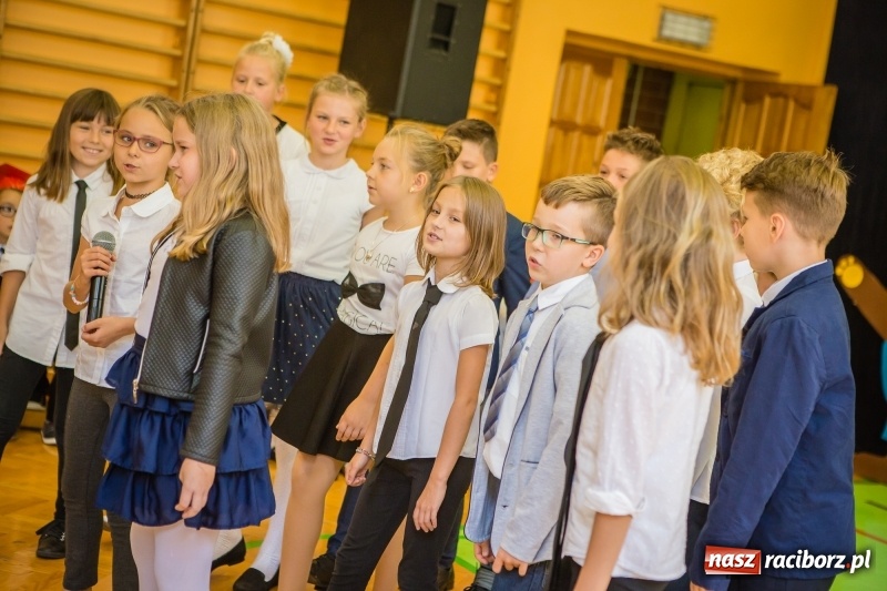 Zdjęcie w galerii na portalu naszraciborz.pl: SP 13 powitała pierwszoklasistów. Miejska inauguracja roku szkolnego 2017/2018 wiadomości z regionu