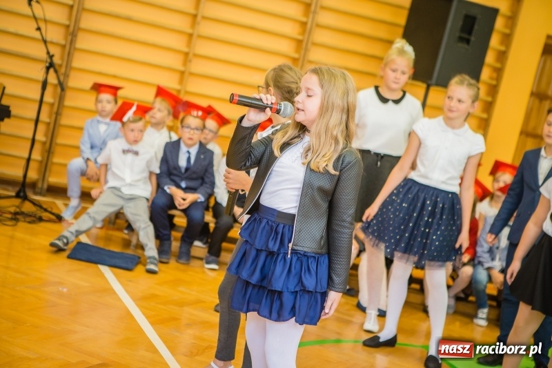 Zdjęcie w galerii na portalu naszraciborz.pl: SP 13 powitała pierwszoklasistów. Miejska inauguracja roku szkolnego 2017/2018 wiadomości z regionu