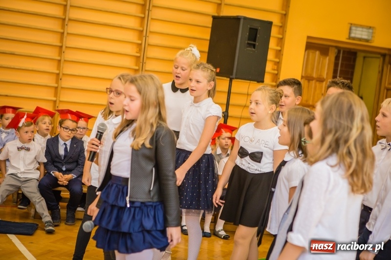 Zdjęcie w galerii na portalu naszraciborz.pl: SP 13 powitała pierwszoklasistów. Miejska inauguracja roku szkolnego 2017/2018 wiadomości z regionu
