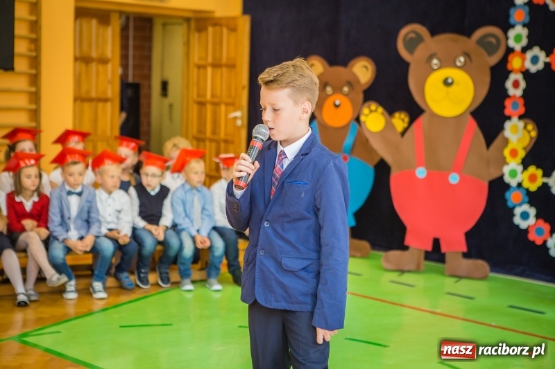 Zdjęcie w galerii na portalu naszraciborz.pl: SP 13 powitała pierwszoklasistów. Miejska inauguracja roku szkolnego 2017/2018 wiadomości z regionu