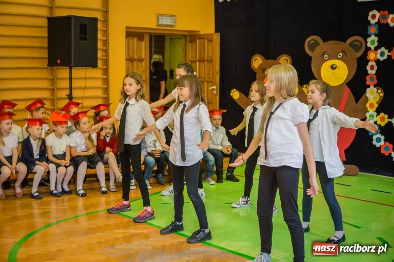 Zdjęcie w galerii na portalu naszraciborz.pl: SP 13 powitała pierwszoklasistów. Miejska inauguracja roku szkolnego 2017/2018 wiadomości z regionu