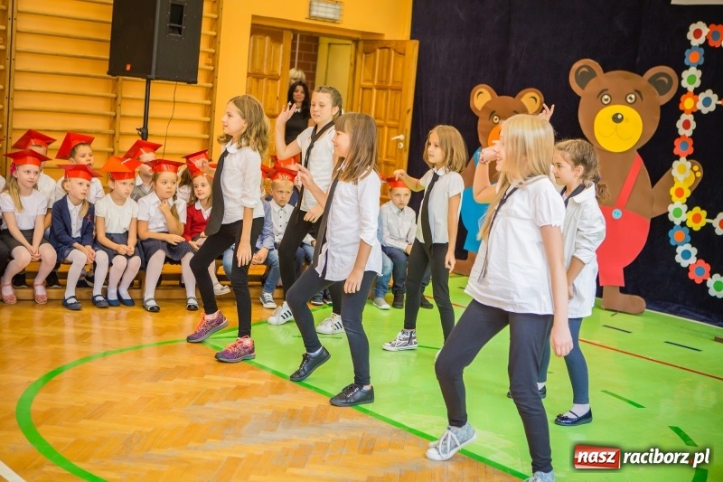 Zdjęcie w galerii na portalu naszraciborz.pl: SP 13 powitała pierwszoklasistów. Miejska inauguracja roku szkolnego 2017/2018 wiadomości z regionu