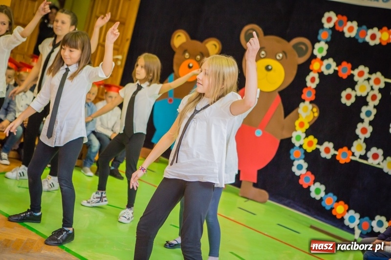 Zdjęcie w galerii na portalu naszraciborz.pl: SP 13 powitała pierwszoklasistów. Miejska inauguracja roku szkolnego 2017/2018 wiadomości z regionu