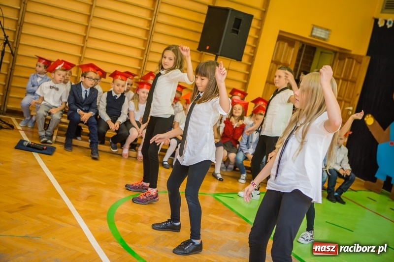 Zdjęcie w galerii na portalu naszraciborz.pl: SP 13 powitała pierwszoklasistów. Miejska inauguracja roku szkolnego 2017/2018 wiadomości z regionu