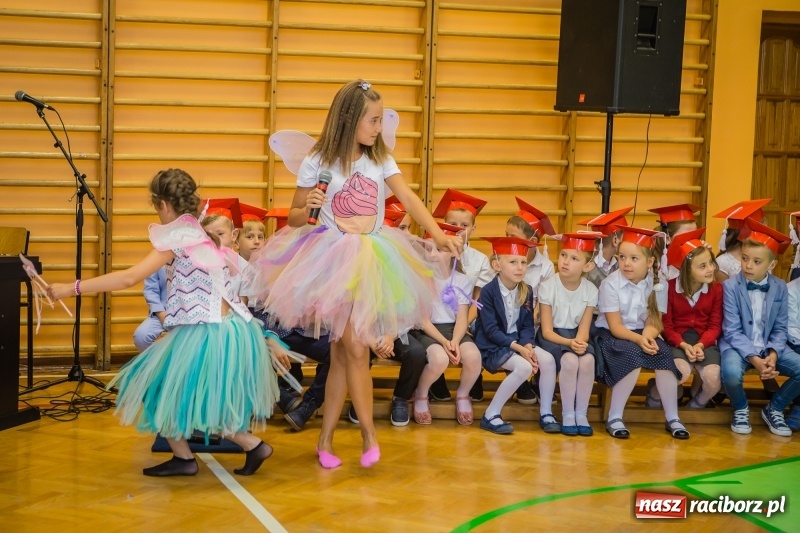 Zdjęcie w galerii na portalu naszraciborz.pl: SP 13 powitała pierwszoklasistów. Miejska inauguracja roku szkolnego 2017/2018 wiadomości z regionu