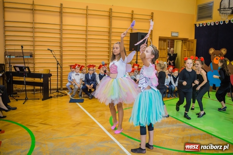 Zdjęcie w galerii na portalu naszraciborz.pl: SP 13 powitała pierwszoklasistów. Miejska inauguracja roku szkolnego 2017/2018 wiadomości z regionu