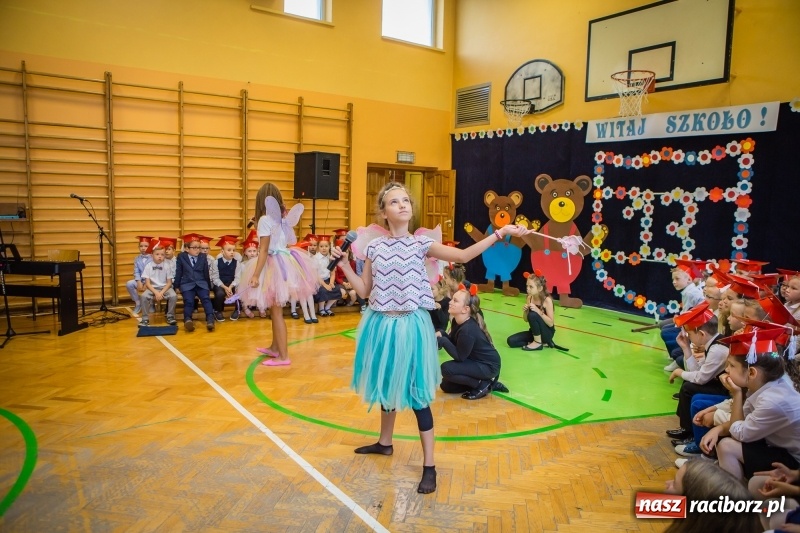 Zdjęcie w galerii na portalu naszraciborz.pl: SP 13 powitała pierwszoklasistów. Miejska inauguracja roku szkolnego 2017/2018 wiadomości z regionu