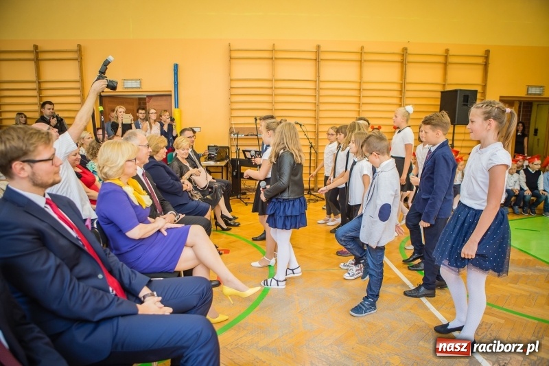Zdjęcie w galerii na portalu naszraciborz.pl: SP 13 powitała pierwszoklasistów. Miejska inauguracja roku szkolnego 2017/2018 wiadomości z regionu