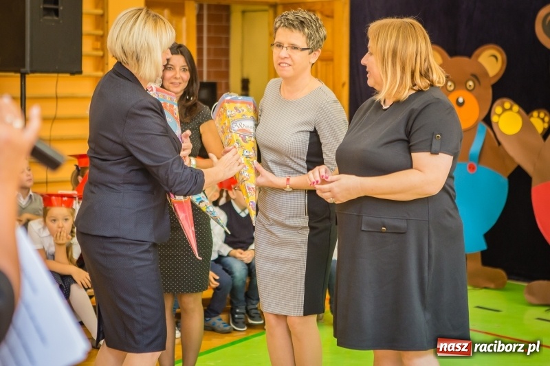 Zdjęcie w galerii na portalu naszraciborz.pl: SP 13 powitała pierwszoklasistów. Miejska inauguracja roku szkolnego 2017/2018 wiadomości z regionu