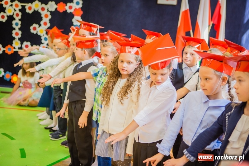 Zdjęcie w galerii na portalu naszraciborz.pl: SP 13 powitała pierwszoklasistów. Miejska inauguracja roku szkolnego 2017/2018 wiadomości z regionu