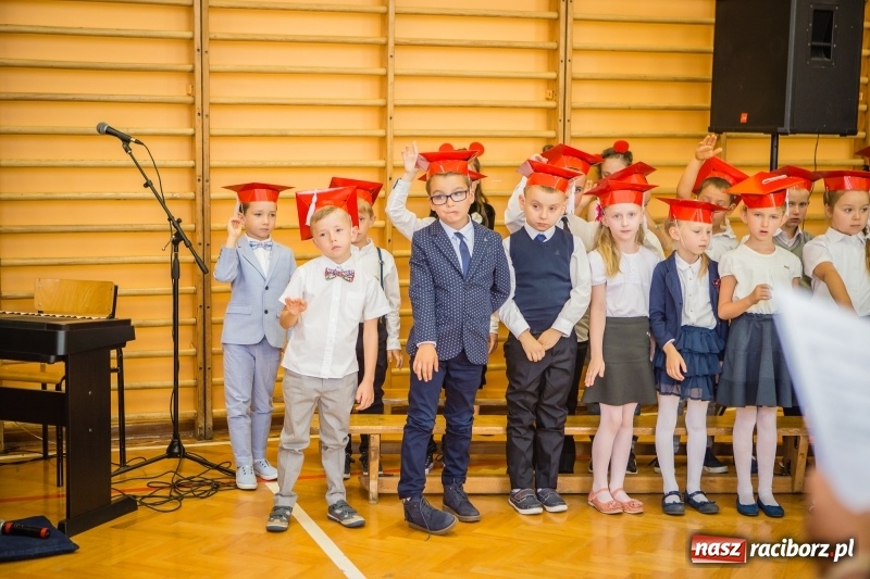 Zdjęcie w galerii na portalu naszraciborz.pl: SP 13 powitała pierwszoklasistów. Miejska inauguracja roku szkolnego 2017/2018 wiadomości z regionu