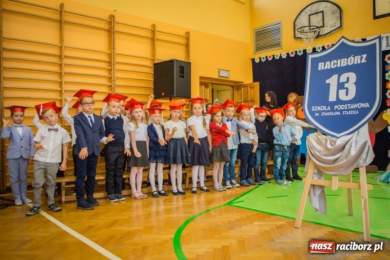 Zdjęcie w galerii na portalu naszraciborz.pl: SP 13 powitała pierwszoklasistów. Miejska inauguracja roku szkolnego 2017/2018 wiadomości z regionu